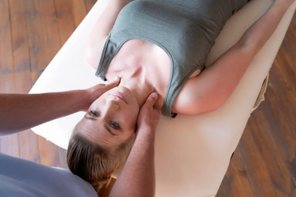 How to Fix a Pinched Nerve in the Neck